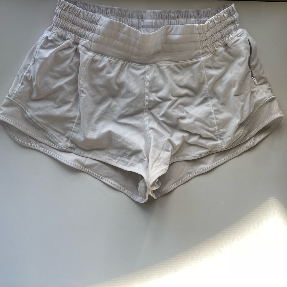 White Lululemon hotty hot shorts 2.5 high rise